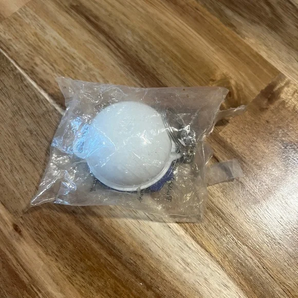 NWT Tupperware Thatsa Bowl Keychain in original bag - Picture 2 of 3